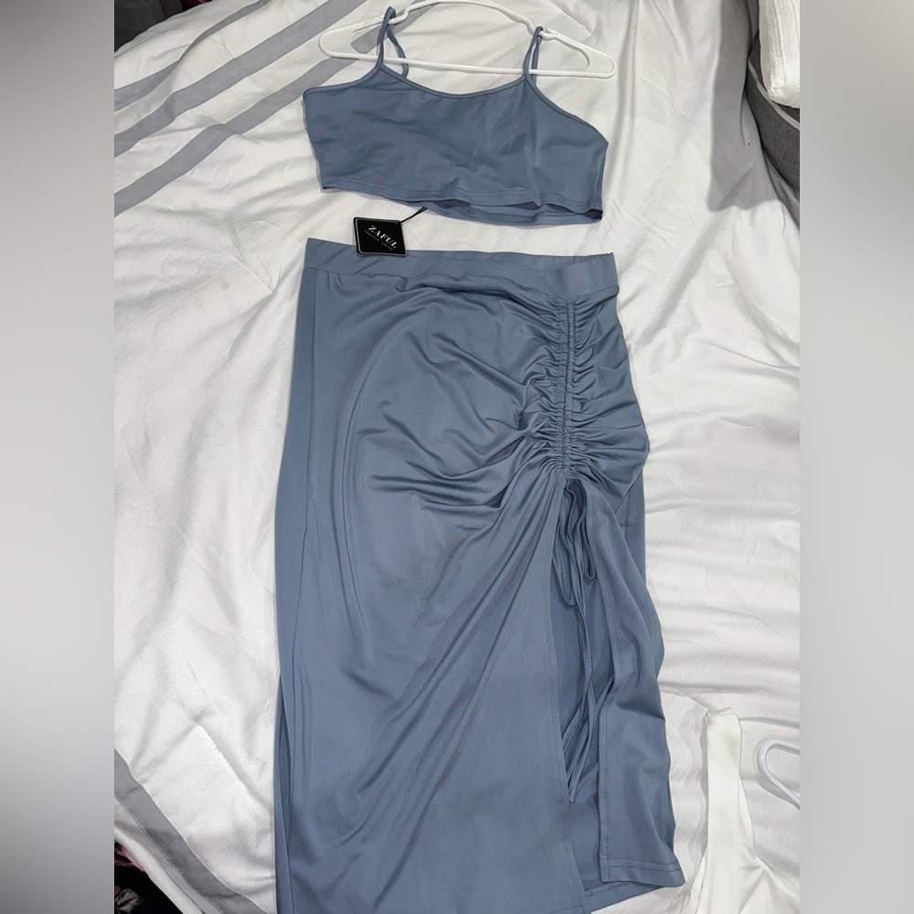 Two piece set - Picture 2 of 2